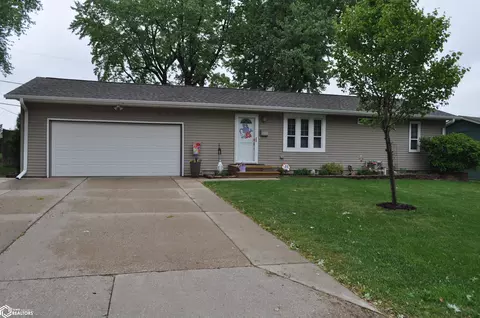 1137 Highridge Dr, Carroll, IA 51401