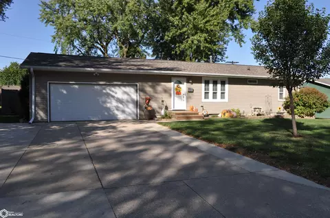 1137 Highridge Dr, Carroll, IA 51401