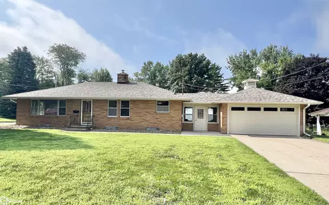 2813 S 2nd Ave E, Newton, IA 50208