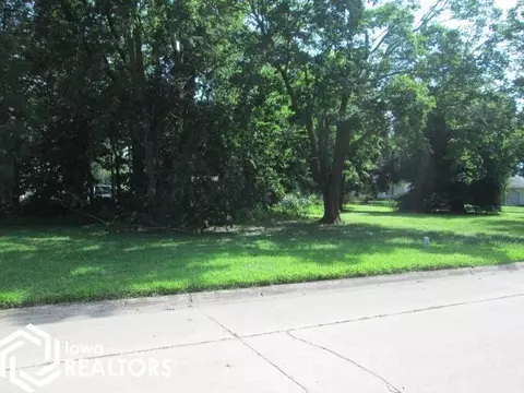 216 4th Ave NE, Belmond, IA 50421