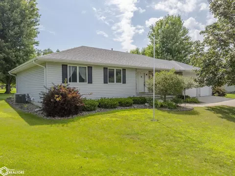 25 Slate Ct, Mason City, IA 50401