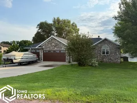 11 Oak Lake Dr, Algona, IA 50511