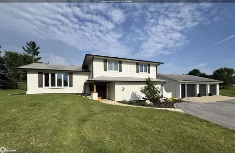 1688 Summit Lake Ave, Creston, IA 50801