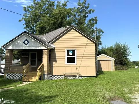 1026 S 11th St, Centerville, IA 52544