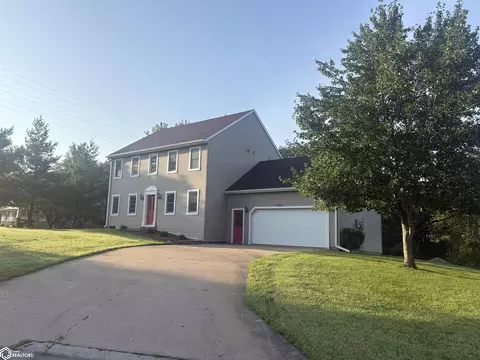 1525 Lone Oak Cir, Fairfield, IA 52556
