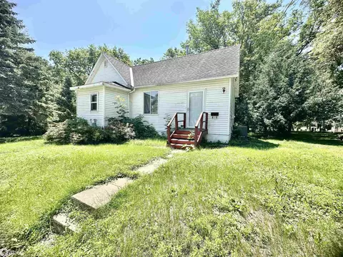 143 SW 11th St, Mason City, IA 50401