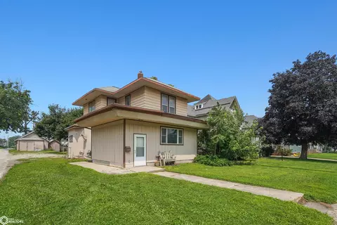 208 N Center St, Marshalltown, IA 50158