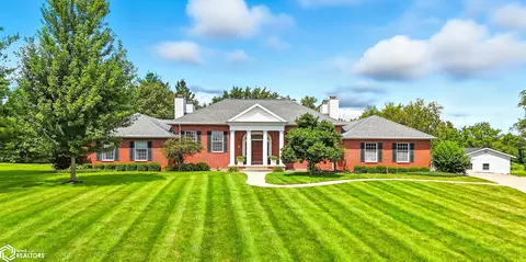 2336 Sunrise Cir, Mount Pleasant, IA 52641