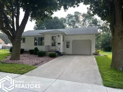 465 2nd Ave SW, Britt, IA 50423