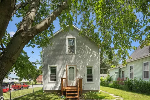 900 S 10th St, Burlington, IA 52601