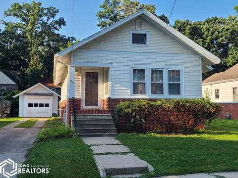 1025 2nd St NW, Mason City, IA 50401