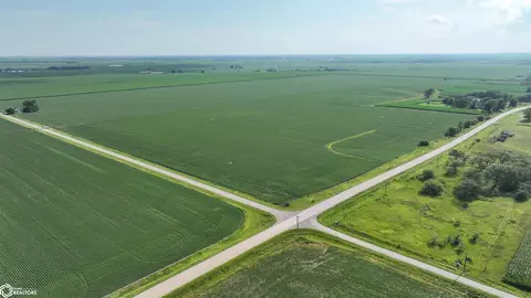 Old White Way, Ainsworth, IA 52201
