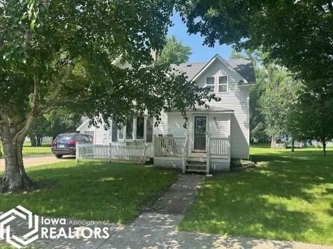 210 W 3rd St, Kanawha, IA 50447