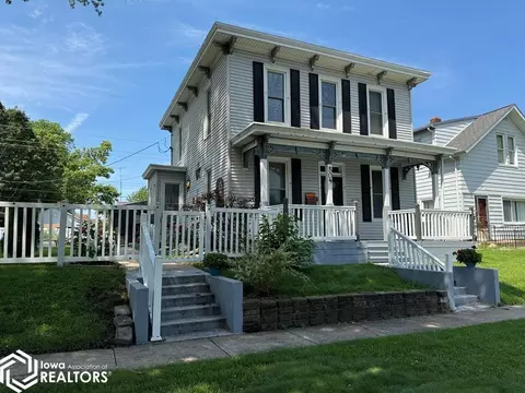 809 S 10th St, Burlington, IA 52601