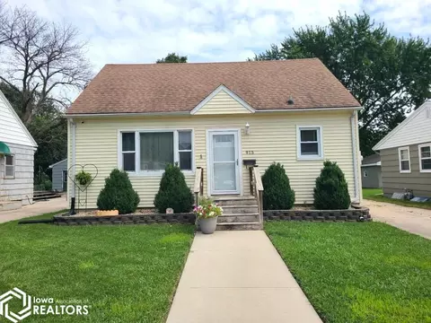 915 N Polk Ave, Mason City, IA 50401