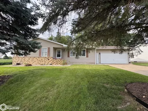 2928 Dill St, Burlington, IA 52601