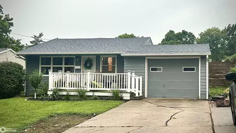 1011 N 2nd St, Oskaloosa, IA 52577