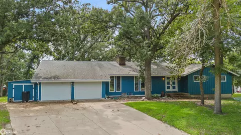 7 Timberlane Dr, Clear Lake, IA 50428