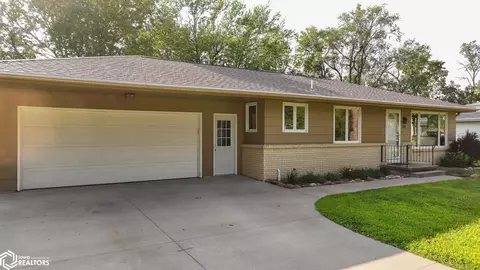 320 S Western St, Stuart, IA 50250