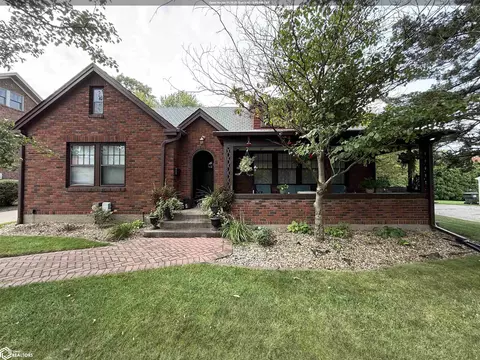 4 Cascade Ter, Burlington, IA 52601