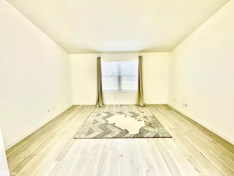 Living - 2114 Ruby Ln, Fairfield, IA 52556 photo 2 of 3