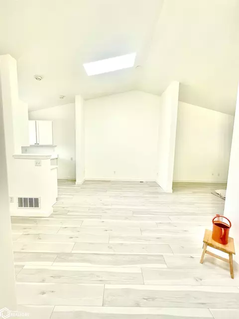Living - 2114 Ruby Ln, Fairfield, IA 52556 photo 3 of 3