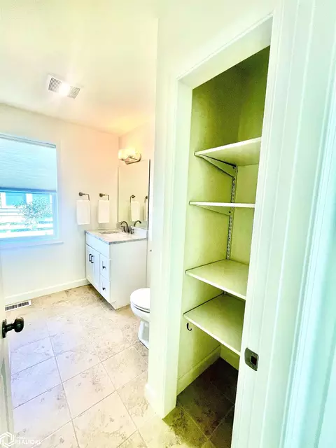 Bath - 2114 Ruby Ln, Fairfield, IA 52556 photo 2 of 2