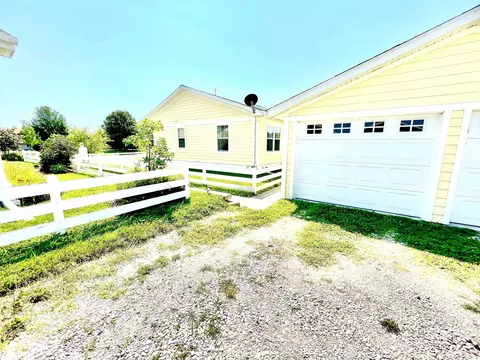 Exterior - 2114 Ruby Ln, Fairfield, IA 52556 photo 2 of 6