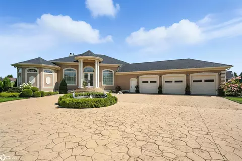 5632 Clubhouse Dr, Burlington, IA 52601