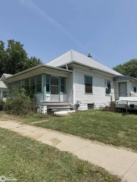 205 S D St, Fairfield, IA 52556