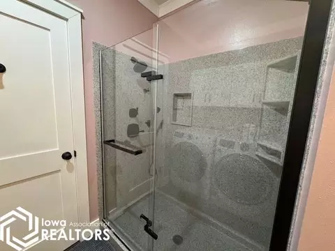 Bath - 902 E Washington St, Centerville, IA 52544 photo 2 of 3