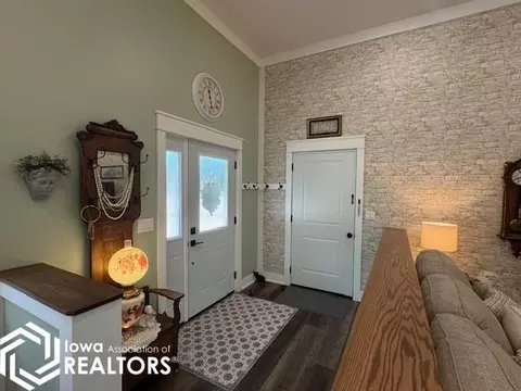 Entry Way - 902 E Washington St, Centerville, IA 52544 photo 1 of 3