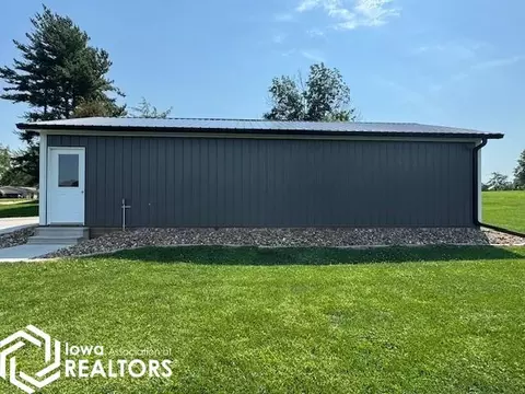 Exterior - 902 E Washington St, Centerville, IA 52544 photo 9 of 10