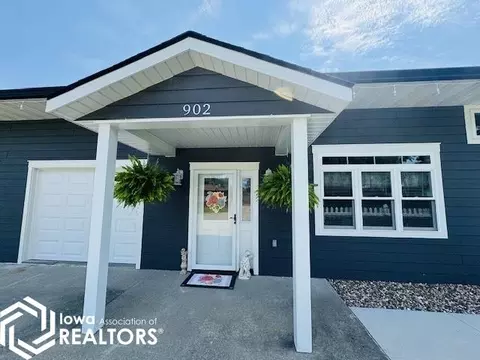 Exterior - 902 E Washington St, Centerville, IA 52544 photo 2 of 10