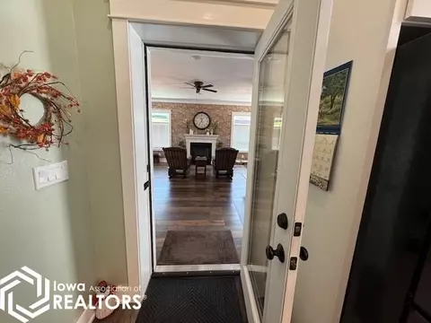 Entry Way - 902 E Washington St, Centerville, IA 52544 photo 2 of 3