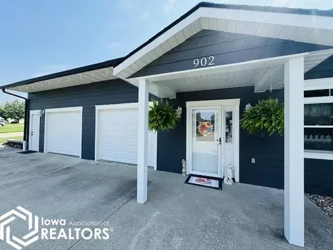 Exterior - 902 E Washington St, Centerville, IA 52544 photo 7 of 10