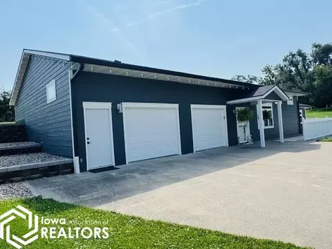 Exterior - 902 E Washington St, Centerville, IA 52544 photo 3 of 10