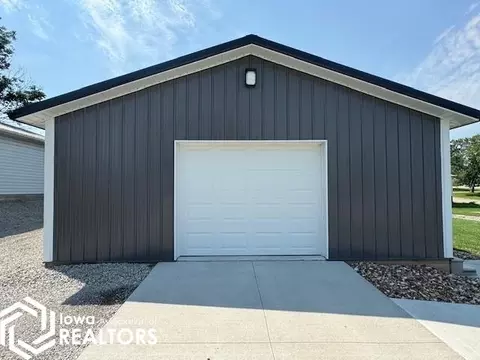 Exterior - 902 E Washington St, Centerville, IA 52544 photo 10 of 10