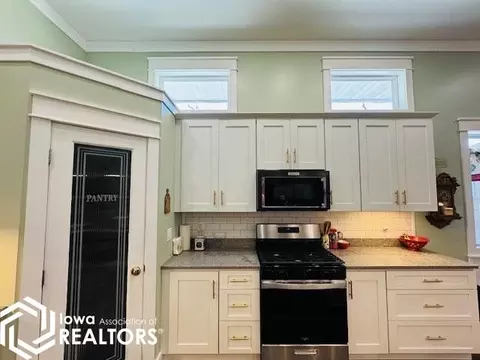 Kitchen - 902 E Washington St, Centerville, IA 52544 photo 1 of 5