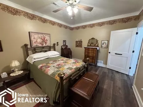 Bedroom - 902 E Washington St, Centerville, IA 52544 photo 2 of 2