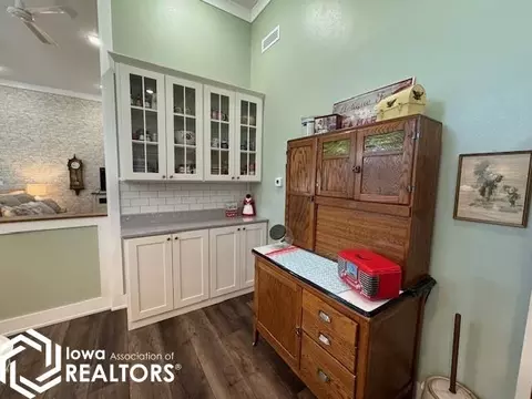 Kitchen - 902 E Washington St, Centerville, IA 52544 photo 4 of 5