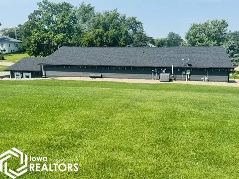 Exterior - 902 E Washington St, Centerville, IA 52544 photo 8 of 10