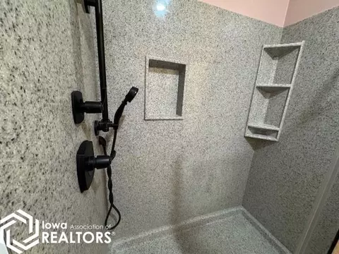Bath - 902 E Washington St, Centerville, IA 52544 photo 3 of 3