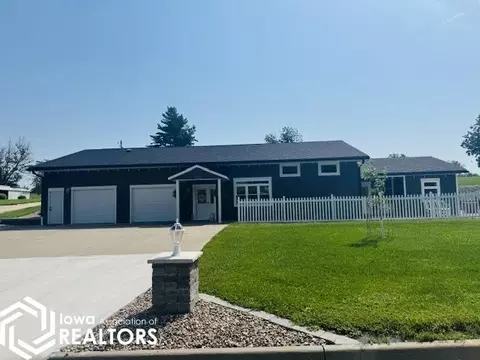 902 E Washington St, Centerville, IA 52544