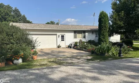 510 East St, Dumont, IA 50625
