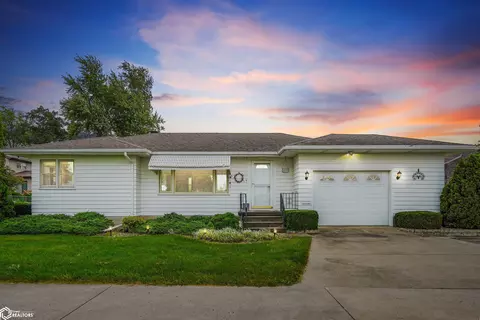 909 12 E South St, Marshalltown, IA 50158