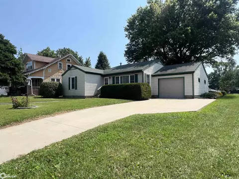 902 W Burlington Ave, Fairfield, IA 52556