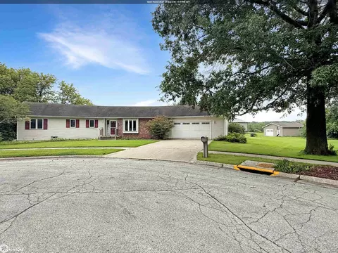 1319 Scenic View Dr, Iowa Falls, IA 50126