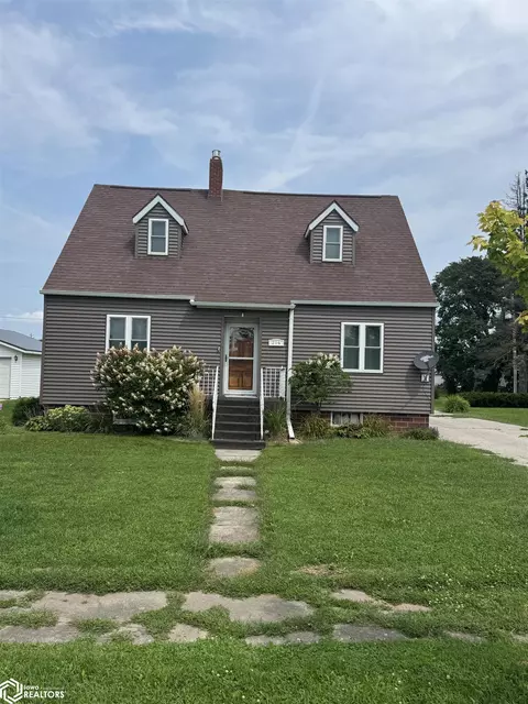 214 W Maple St, Hubbard, IA 50122