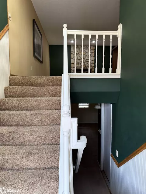Entry Way - 409 E Valley Dr, Carroll, IA 51401 photo 1 of 1
